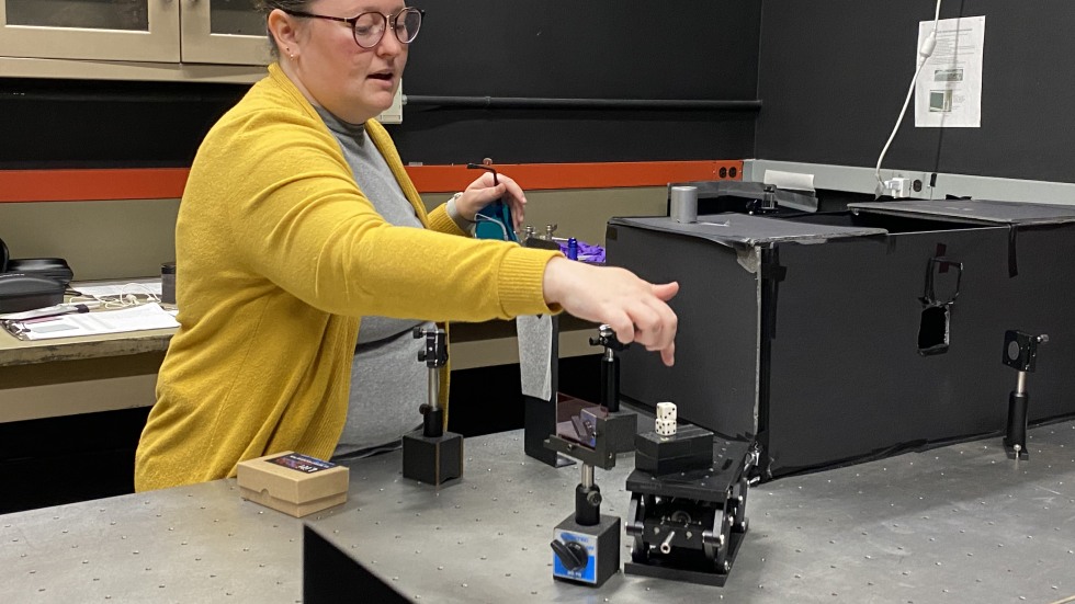 sara mueller demonstrating quantum entanglement in the lab.