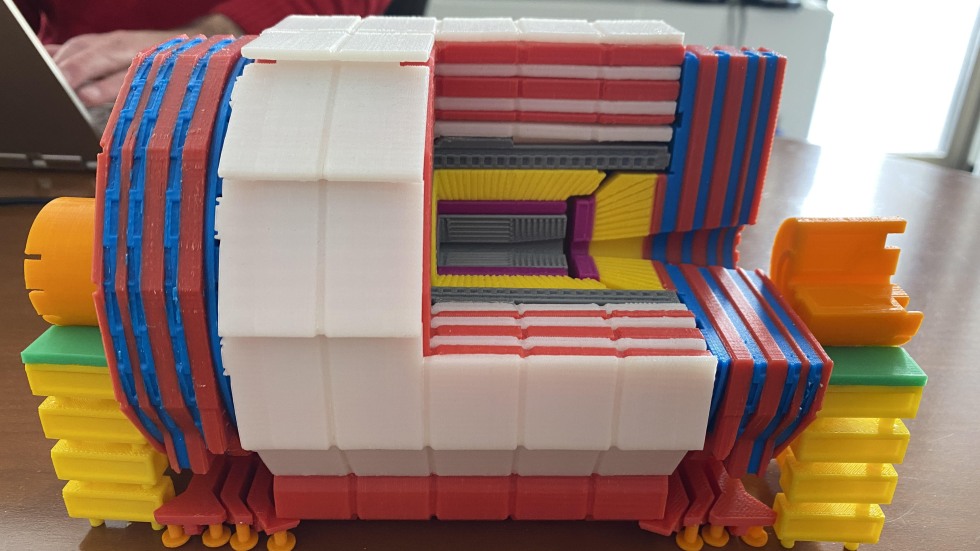 3D printout of LHC and tracker module
